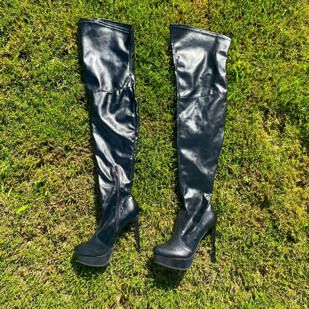 Black Over the thigh platform heels